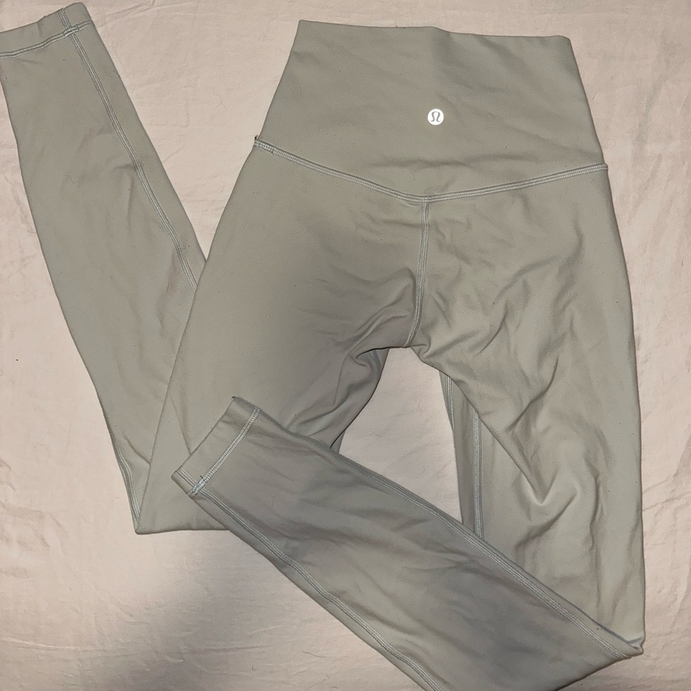 Align leggings in ocean air